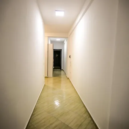 Klint Apartament * Vlorë